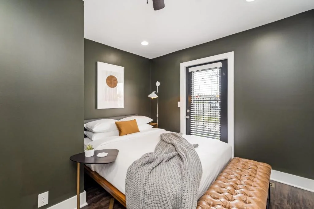 380091894